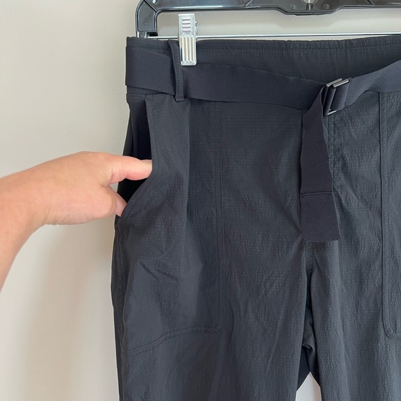 NWT Athleta Trekkie Belted Straight Leg Pant in Black, size 8 - Picture 4 of 13
